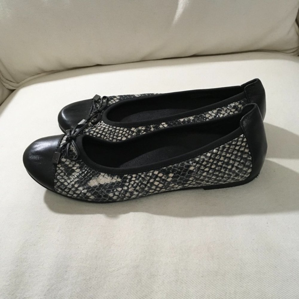 Vionic Orthoheel Minna Snakeskin Black Cap Toe Flats